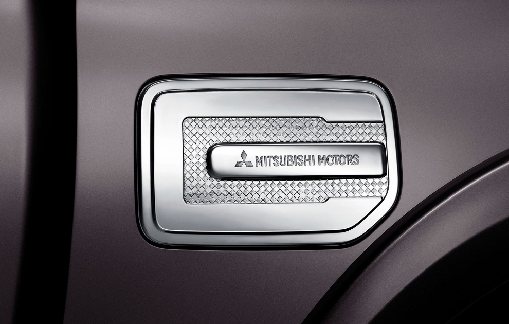 Mitsubishi L200 Fuel Lid Garnish