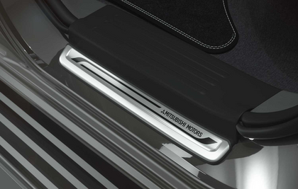 Mitsubishi L200 Door Entry Guard Set